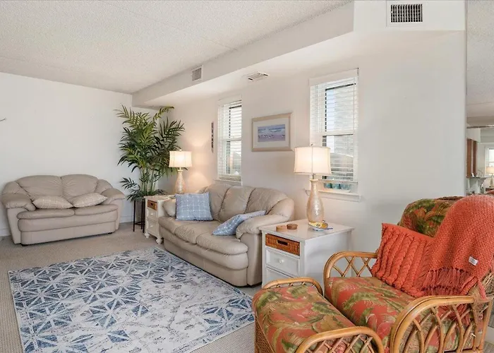 3 Bedroom, 2 Bath Bayview Unit In The Capri! * Ocean Stadt