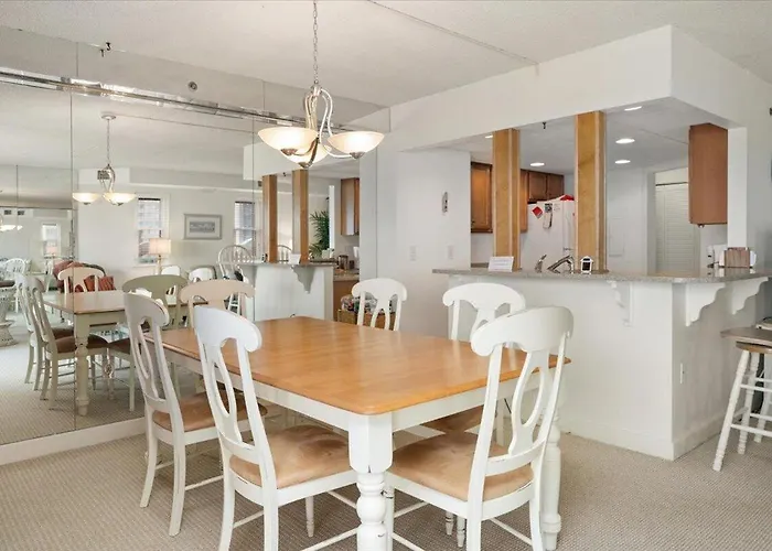 3 Bedroom, 2 Bath Bayview Unit In The Capri! Ferienhaus *