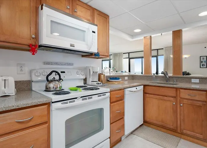 3 Bedroom, 2 Bath Bayview Unit In The Capri!