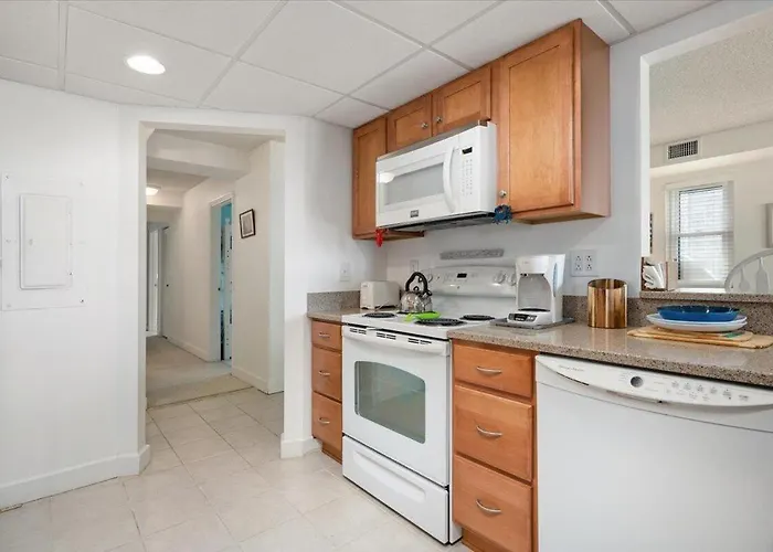 3 Bedroom, 2 Bath Bayview Unit In The Capri! Ferienhaus Ocean Stadt
