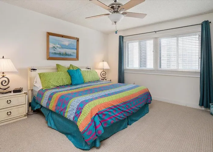 3 Bedroom, 2 Bath Bayview Unit In The Capri! Ferienhaus *