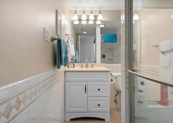 3 Bedroom, 2 Bath Bayview Unit In The Capri! Ferienhaus