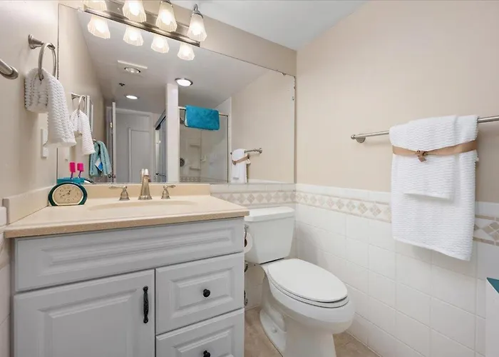 3 Bedroom, 2 Bath Bayview Unit In The Capri! Ferienhaus
