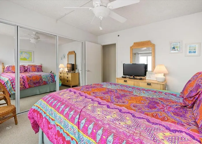 3 Bedroom, 2 Bath Bayview Unit In The Capri! *