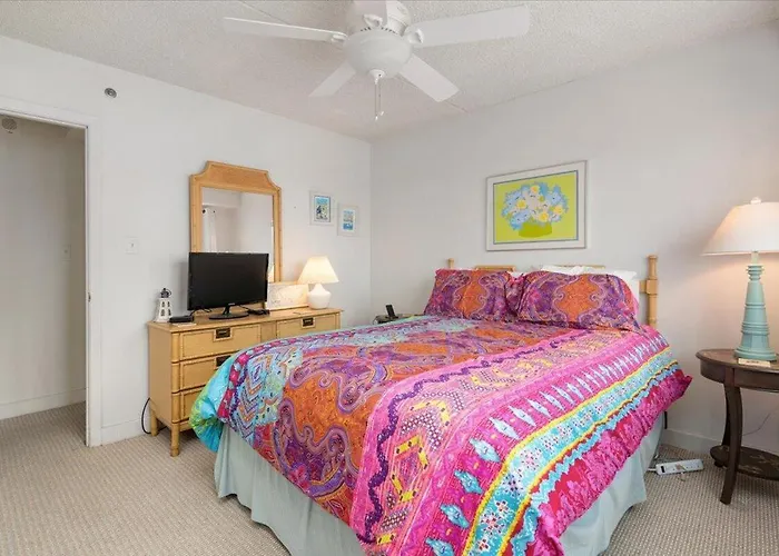 3 Bedroom, 2 Bath Bayview Unit In The Capri! Ferienhaus