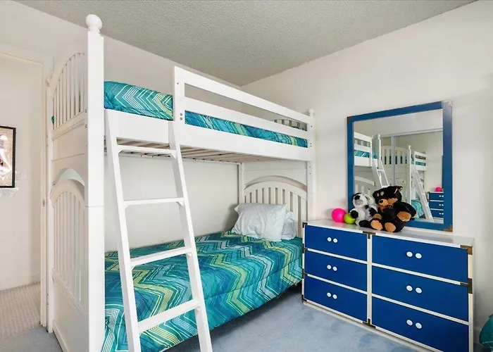 3 Bedroom, 2 Bath Bayview Unit In The Capri! *