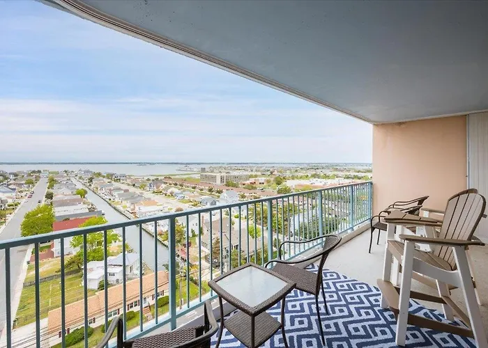 3 Bedroom, 2 Bath Bayview Unit In The Capri! *