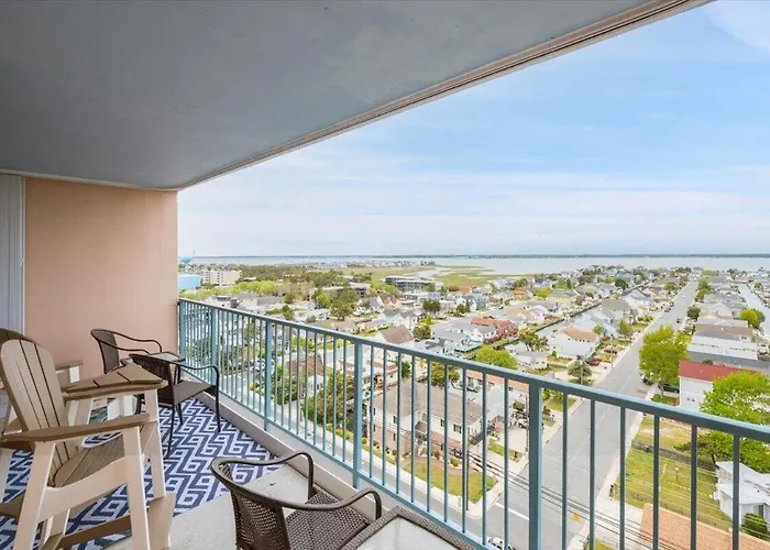 3 Bedroom, 2 Bath Bayview Unit In The Capri! Ferienhaus