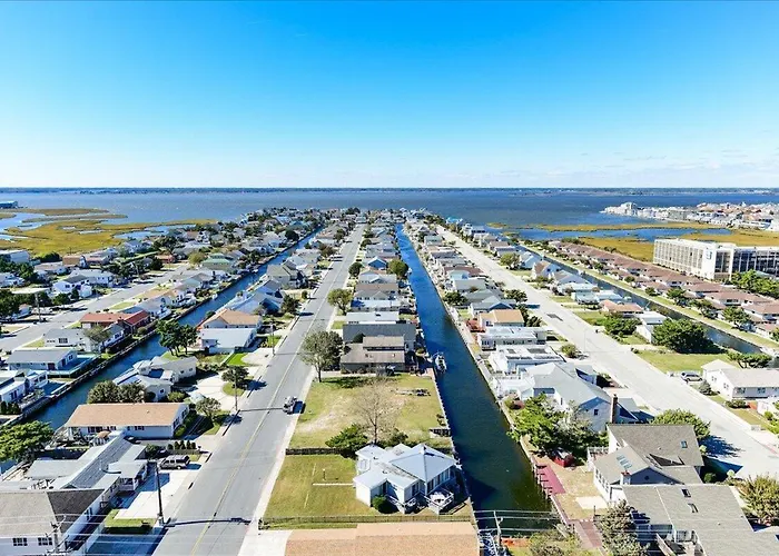 3 Bedroom, 2 Bath Bayview Unit In The Capri! Ferienhaus *
