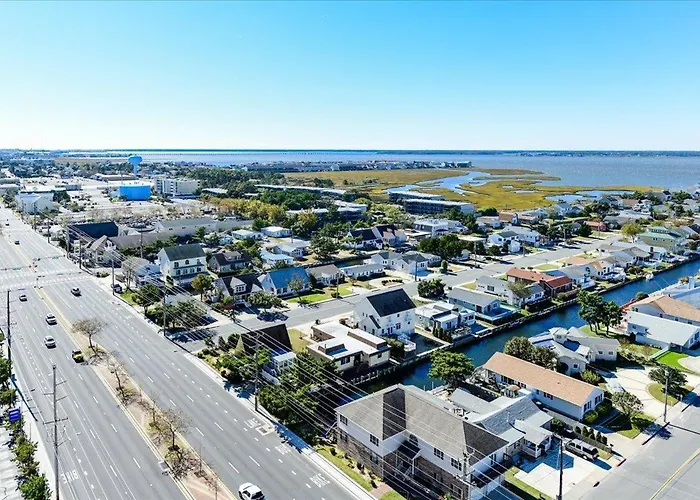 3 Bedroom, 2 Bath Bayview Unit In The Capri!