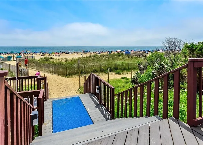 3 Bedroom, 2 Bath Bayview Unit In The Capri! *