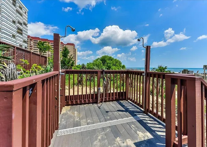 3 Bedroom, 2 Bath Bayview Unit In The Capri! *